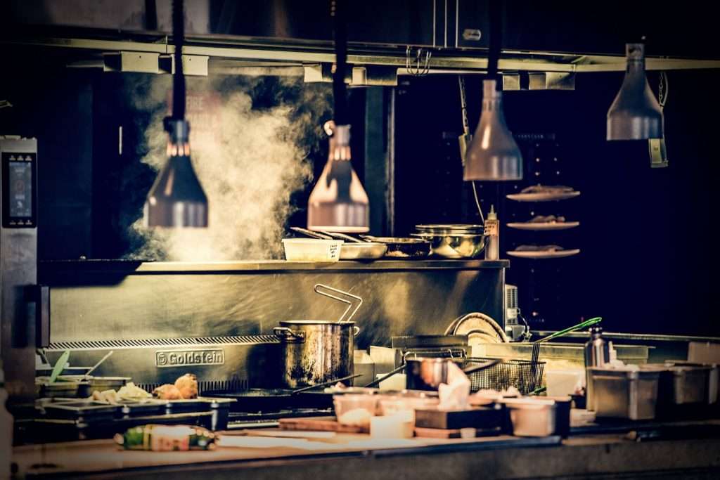 Normativa de limpieza en campanas extractoras de la cocina
